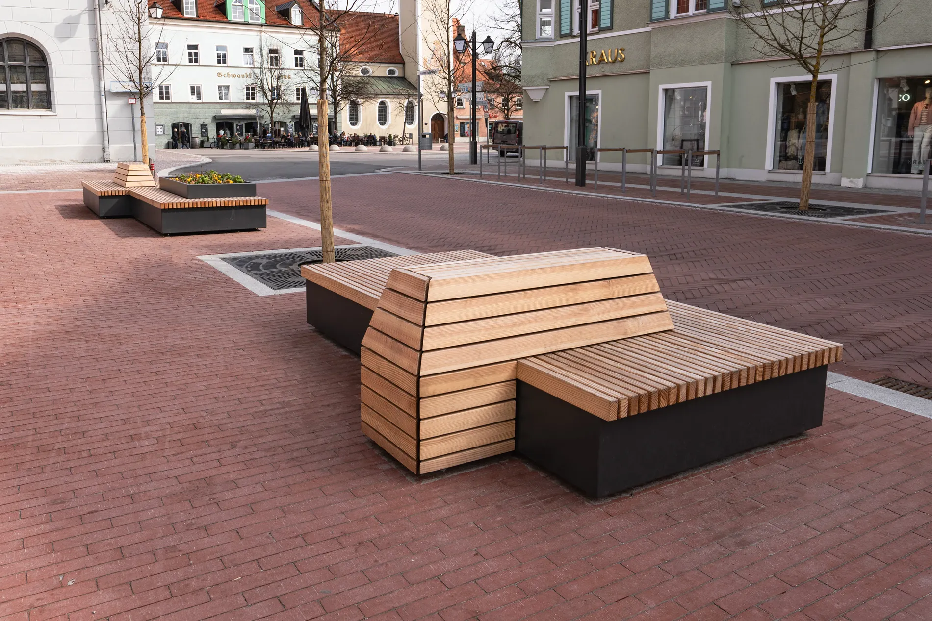 Stadtmobiliar als modulare Systeme – individuelle Anfertigungen und projektspezifische Zusammenstellungen